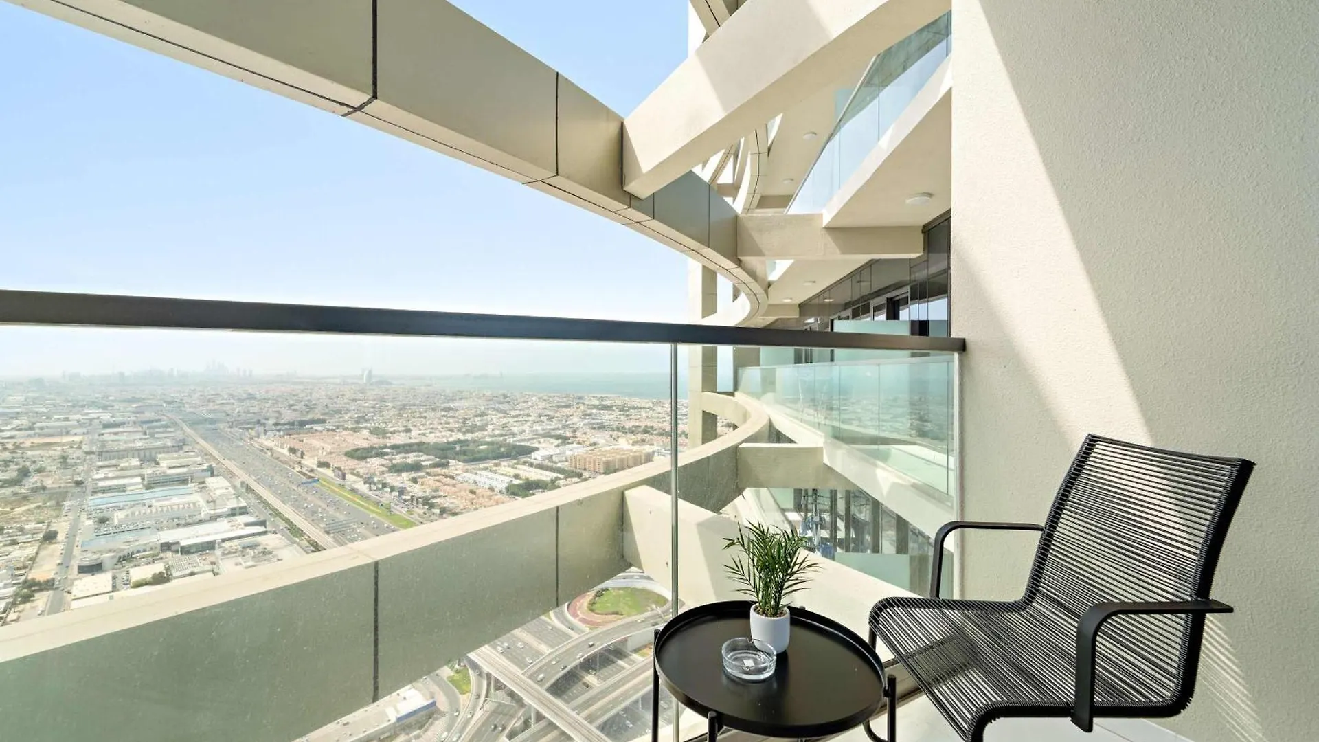 Διαμέρισμα Silkhaus Spacious 2Br In Aykon City Near Safa Park Ντουμπάι